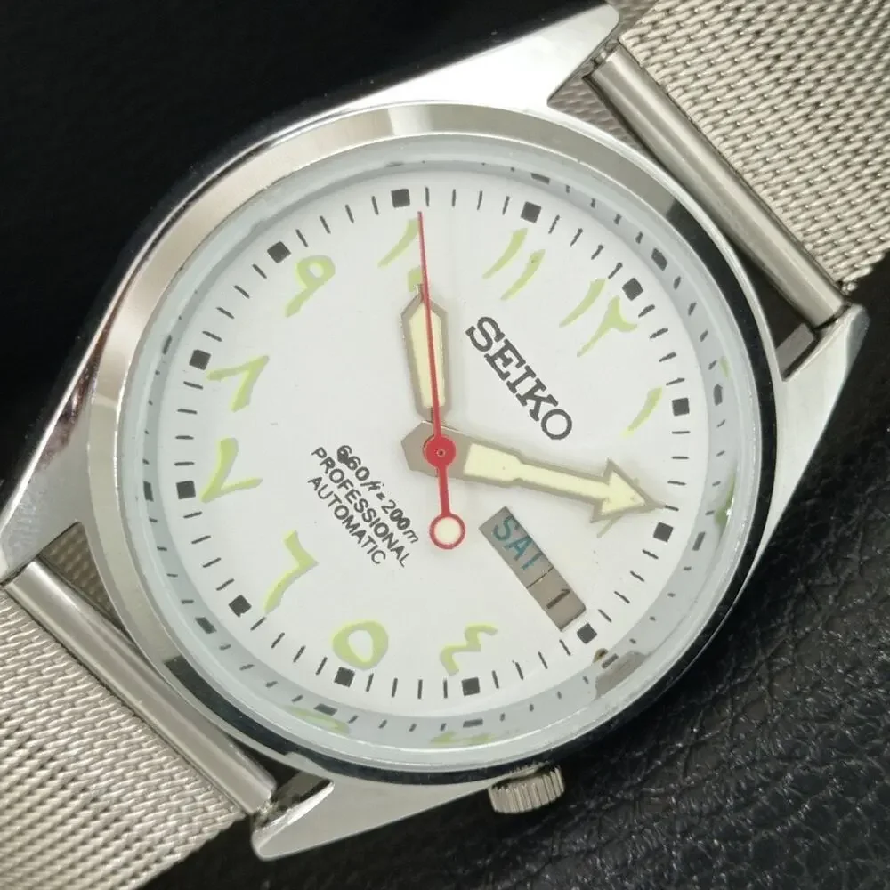 Vintage 1982 Seiko Automatic Mens Silver Watch W/daydate & Red accents